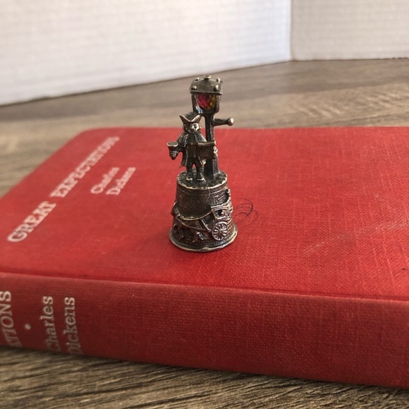 Vtg Town Crier Collectible Thimble - Picture 2 of 10